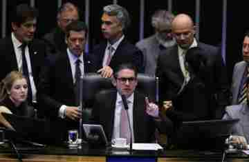  Câmara aprova urgência para proposta que reduz benefícios fiscais 